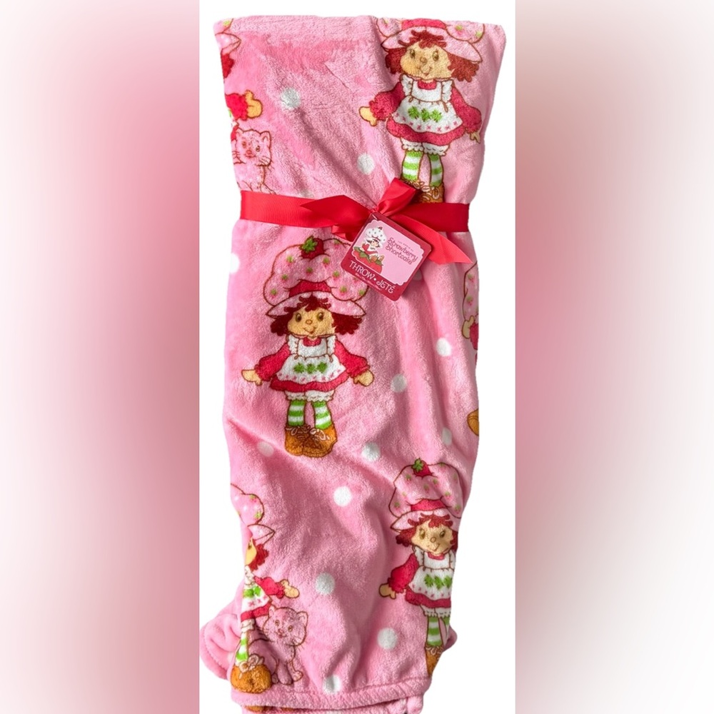 OVERSIZED PINK POLKA DOT THROW BLANKET w/STRAWBERRY SHORTCAKE & CUSTARD THE CAT